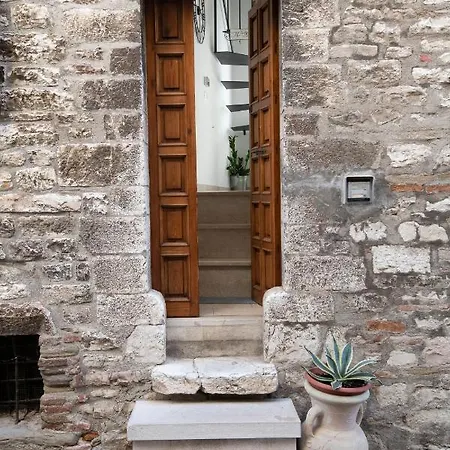 Casa Stella In Centro Su 3 Piani Ingresso Indipendente Gubbio