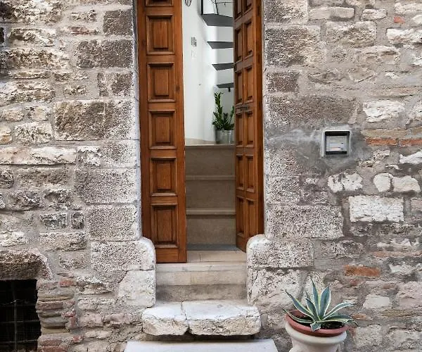 Casa Stella In Centro Su 3 Piani Ingresso Indipendente Gubbio